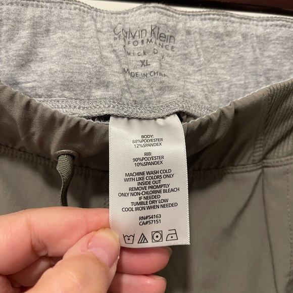 Calvin Kline army green wind performance pants. XL size - Picture 5 of 9
